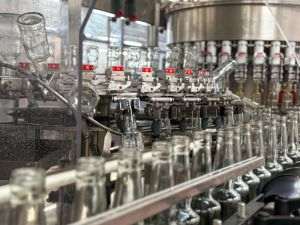 Alexandrion Group lansează primul whisky peated cask strength din lume maturat integral în butoaie de Fetească Neagră